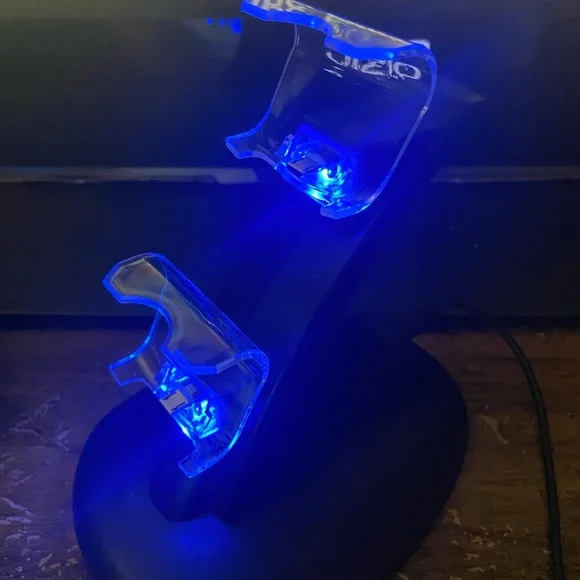 PS4 Charger Stand - Picture 3 of 3